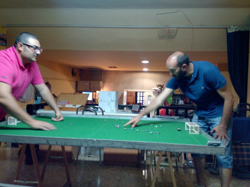 Carlos Marco a la izquierda frente a Pau Nebot
